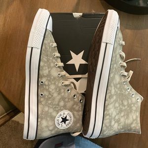 Men Converse